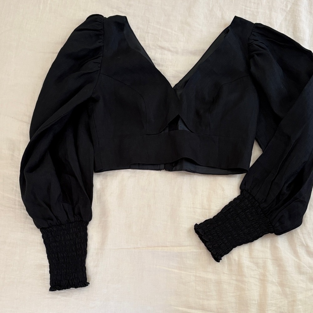 Saroka Black Puff-Sleeve V-Neck Cropped Blouse